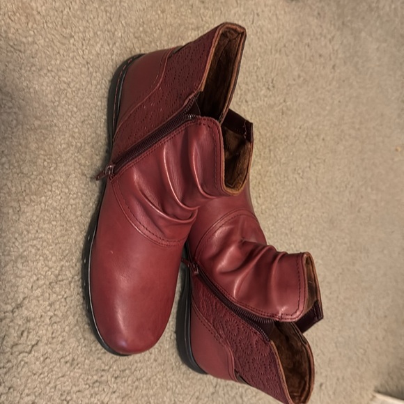 Red slip on boot - Picture 4 of 4